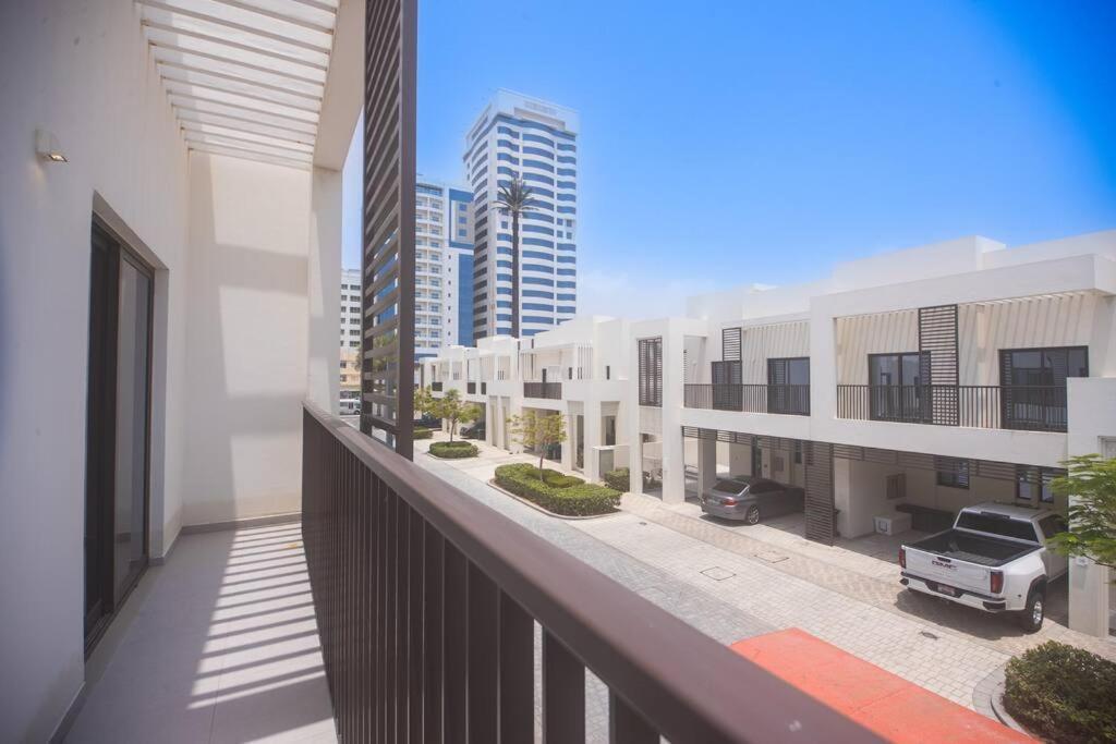 Luxury 3 Bdr Villa By The Sea 54 Fujairah Exterior photo